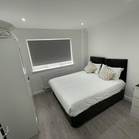ลอนดอน ดาเกนแฮม อพาร์ตเมนต์ Apartment ภายนอก รูปภาพ